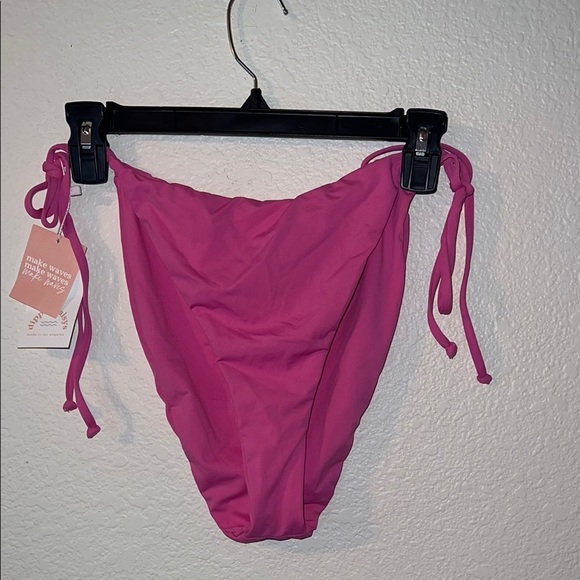 Dippin Daisy’s pink bikini bottom - Picture 1 of 3